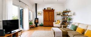 LARGE SEMI-DETACHED VILLA IN PORTOL WITH GARDEN, GARAGE, AND POOL