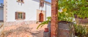 MALLORCAN HOUSE WITH GARAGE, TERRACE AND 1,075 M² PLOT IN ESTABLIMENTS