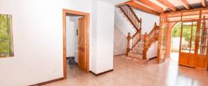 MALLORCAN HOUSE WITH GARAGE, TERRACE AND 1,075 M² PLOT IN ESTABLIMENTS
