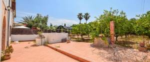 MALLORCAN HOUSE WITH GARAGE, TERRACE AND 1,075 M² PLOT IN ESTABLIMENTS
