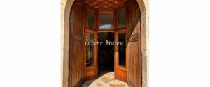 UNIQUE BUILDING IN PLAÇA ESPANYA – A ONE-OF-A-KIND OPPORTUNITY TO CREATE A HOME OR BUSINESS