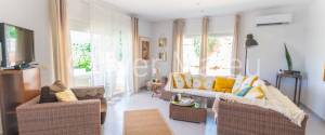 GROUND FLOOR FLAT NEXT TO THE BEACH, WITH COMMUNAL POOL AND PRIVATE GARDEN