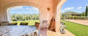 VILLA WITH HOLIDAY RENTAL LICENSE, TWO GUEST HOUSES AND HORSE STABLES