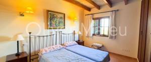 VILLA WITH HOLIDAY RENTAL LICENSE, TWO GUEST HOUSES AND HORSE STABLES