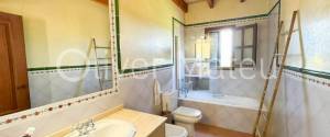 VILLA WITH HOLIDAY RENTAL LICENSE, TWO GUEST HOUSES AND HORSE STABLES