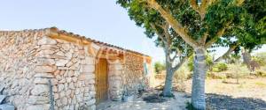 VILLA WITH HOLIDAY RENTAL LICENSE, TWO GUEST HOUSES AND HORSE STABLES