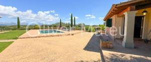 VILLA WITH HOLIDAY RENTAL LICENSE, TWO GUEST HOUSES AND HORSE STABLES