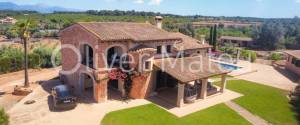 VILLA WITH HOLIDAY RENTAL LICENSE, TWO GUEST HOUSES AND HORSE STABLES