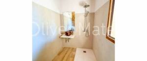 VILLA WITH HOLIDAY RENTAL LICENSE, TWO GUEST HOUSES AND HORSE STABLES