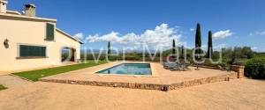 VILLA WITH HOLIDAY RENTAL LICENSE, TWO GUEST HOUSES AND HORSE STABLES