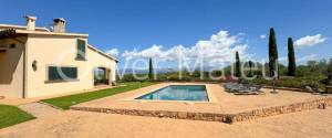 VILLA WITH HOLIDAY RENTAL LICENSE, TWO GUEST HOUSES AND HORSE STABLES