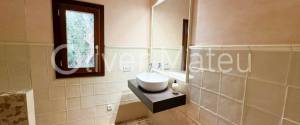 VILLA WITH HOLIDAY RENTAL LICENSE, TWO GUEST HOUSES AND HORSE STABLES