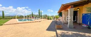 VILLA WITH HOLIDAY RENTAL LICENSE, TWO GUEST HOUSES AND HORSE STABLES