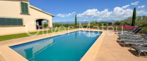 VILLA WITH HOLIDAY RENTAL LICENSE, TWO GUEST HOUSES AND HORSE STABLES