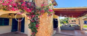 VILLA WITH HOLIDAY RENTAL LICENSE, TWO GUEST HOUSES AND HORSE STABLES