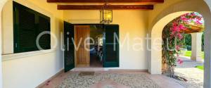 VILLA WITH HOLIDAY RENTAL LICENSE, TWO GUEST HOUSES AND HORSE STABLES