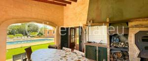 VILLA WITH HOLIDAY RENTAL LICENSE, TWO GUEST HOUSES AND HORSE STABLES
