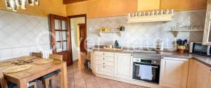 VILLA WITH HOLIDAY RENTAL LICENSE, TWO GUEST HOUSES AND HORSE STABLES