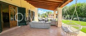 VILLA WITH HOLIDAY RENTAL LICENSE, TWO GUEST HOUSES AND HORSE STABLES