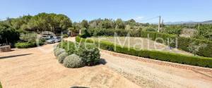 VILLA WITH HOLIDAY RENTAL LICENSE, TWO GUEST HOUSES AND HORSE STABLES