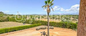 VILLA WITH HOLIDAY RENTAL LICENSE, TWO GUEST HOUSES AND HORSE STABLES