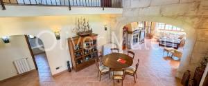 VILLA WITH HOLIDAY RENTAL LICENSE, TWO GUEST HOUSES AND HORSE STABLES