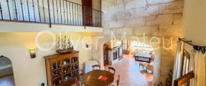 VILLA WITH HOLIDAY RENTAL LICENSE, TWO GUEST HOUSES AND HORSE STABLES