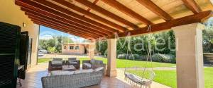 VILLA WITH HOLIDAY RENTAL LICENSE, TWO GUEST HOUSES AND HORSE STABLES