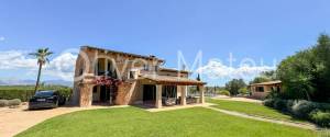 VILLA WITH HOLIDAY RENTAL LICENSE, TWO GUEST HOUSES AND HORSE STABLES