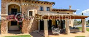 VILLA WITH HOLIDAY RENTAL LICENSE, TWO GUEST HOUSES AND HORSE STABLES