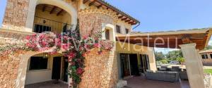 VILLA WITH HOLIDAY RENTAL LICENSE, TWO GUEST HOUSES AND HORSE STABLES