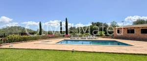 VILLA WITH HOLIDAY RENTAL LICENSE, TWO GUEST HOUSES AND HORSE STABLES