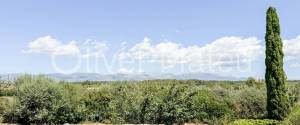 VILLA WITH HOLIDAY RENTAL LICENSE, TWO GUEST HOUSES AND HORSE STABLES