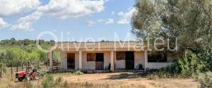 VILLA WITH HOLIDAY RENTAL LICENSE, TWO GUEST HOUSES AND HORSE STABLES