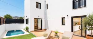 CASA PAREADA RENOVADA CON PISCINA PRIVADA Y GRAN GARAJE EN LA VILETA