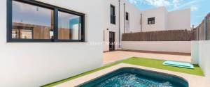 CASA PAREADA RENOVADA CON PISCINA PRIVADA Y GRAN GARAJE EN LA VILETA