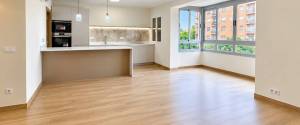 SE VENDE PISO REFORMADO EN AVENIDAS