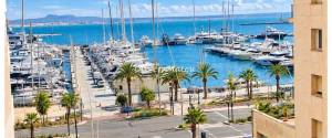 PISO EN PRIMERA LINEA DEL PASEO MARITIMO CON VISTAS LA MAR