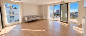 ÁTICO EXCLUSIVO CON TERRAZA Y SOLARIUM PRIVADO, VISTAS AL MAR Y A PASOS DE LA PLAYA