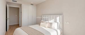 ÁTICO EXCLUSIVO CON TERRAZA Y SOLARIUM PRIVADO, VISTAS AL MAR Y A PASOS DE LA PLAYA