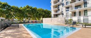 ÁTICO EXCLUSIVO CON TERRAZA Y SOLARIUM PRIVADO, VISTAS AL MAR Y A PASOS DE LA PLAYA