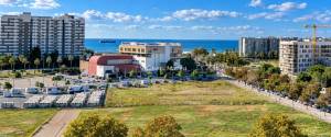 ÁTICO EXCLUSIVO CON TERRAZA Y SOLARIUM PRIVADO, VISTAS AL MAR Y A PASOS DE LA PLAYA