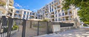 ÁTICO EXCLUSIVO CON TERRAZA Y SOLARIUM PRIVADO, VISTAS AL MAR Y A PASOS DE LA PLAYA