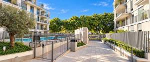 ÁTICO EXCLUSIVO CON TERRAZA Y SOLARIUM PRIVADO, VISTAS AL MAR Y A PASOS DE LA PLAYA
