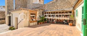 OPORTUNIDAD CASA MALLORQUINA EN SELVA CON PATIO-TERRAZA Y GARAJE PROPIO