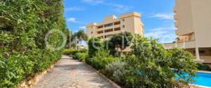 Dúplex de 300 m² con jardín privado, garaje y acceso comunitario directo a la playa de Cala Vinyes