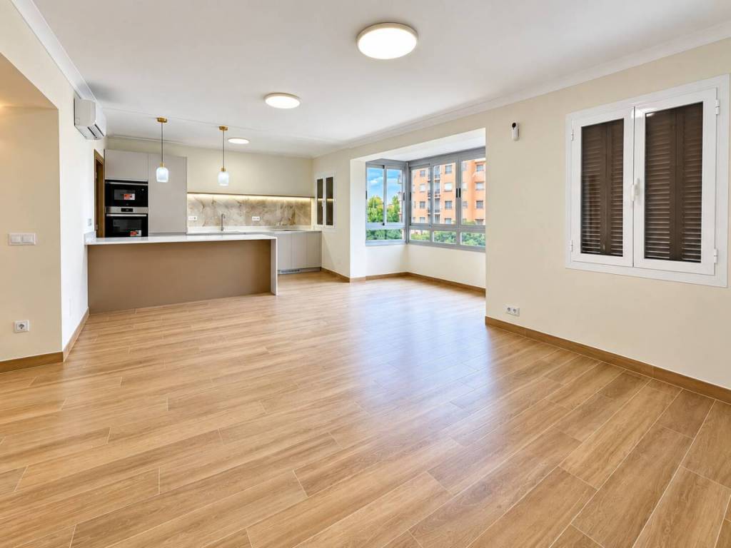 SE VENDE PISO REFORMADO EN AVENIDAS