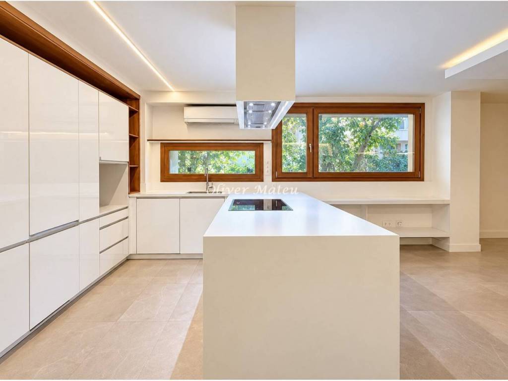 ELEGANCIA URBANA CON UNA ESPECTACULAR TERRAZA CUBIERTA EN PALMA